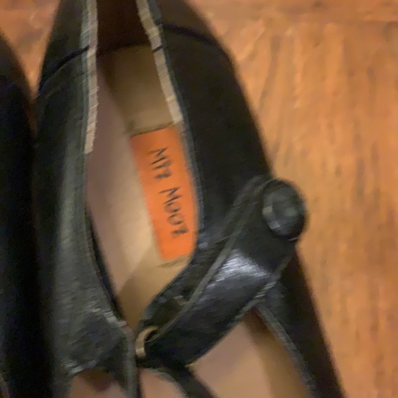 Miz Mooz genuine leather heels with Velcro strap - Picture 4 of 6